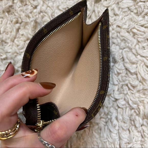 Louis Vuitton Monogram Bucket Pouch 23 - Picture 10 of 12